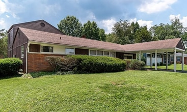 Building Photo - 2723 Hillview Dr