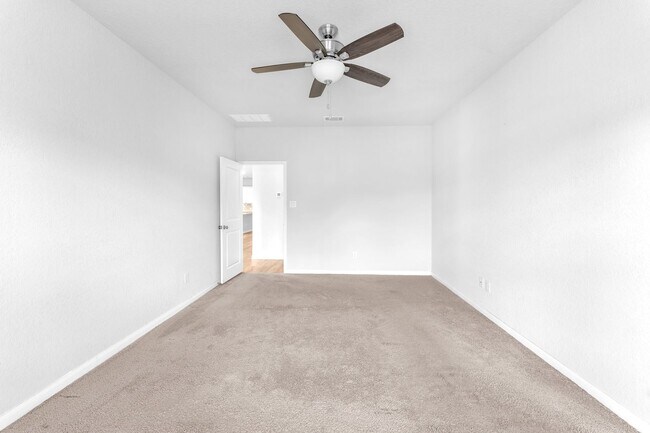 Building Photo - 1044 Raceland Rd