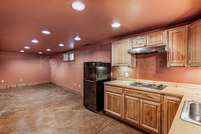 Building Photo - 2105 W 31st Ave