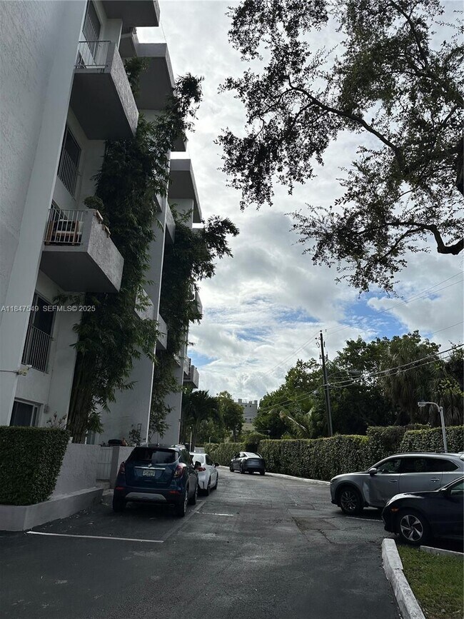 Building Photo - 7801 NE 4th Ct