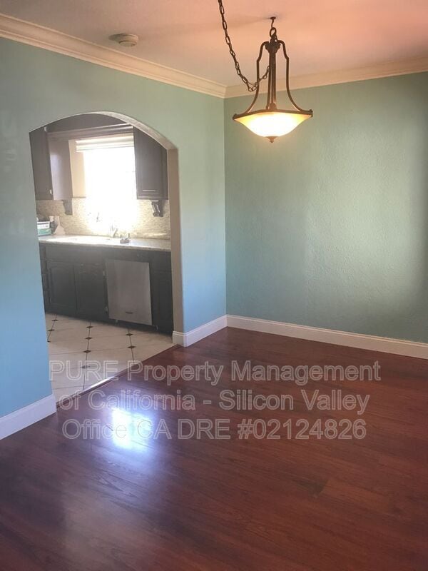 Building Photo - 1520 E St John St