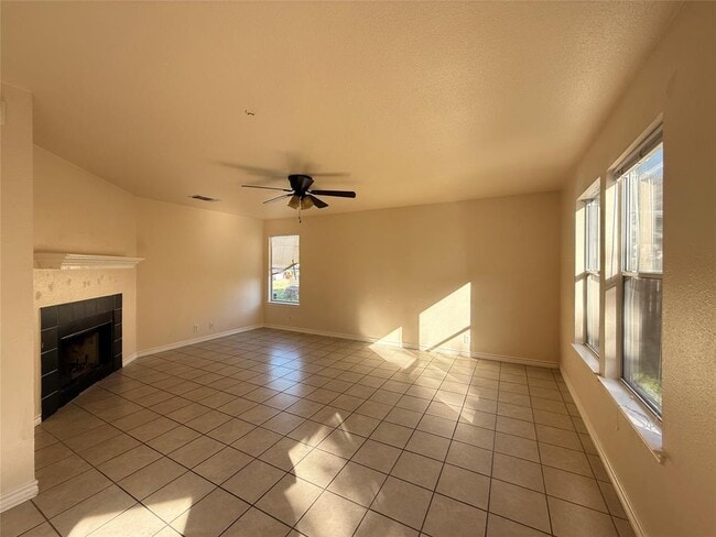 Building Photo - 1713 Primrose Ln