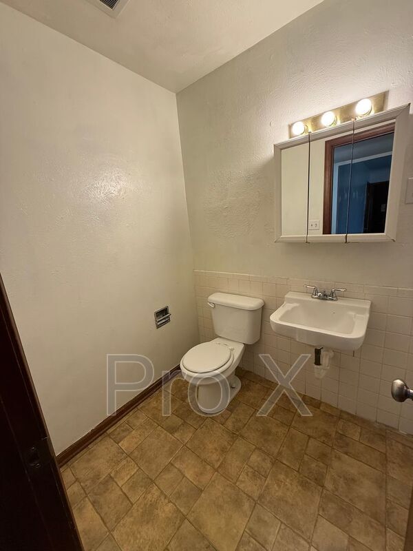 Building Photo - 1807 Grand