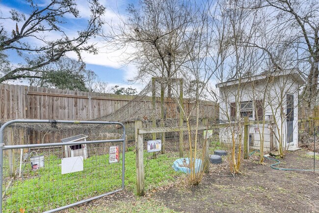 Building Photo - 5313 Palm Dr