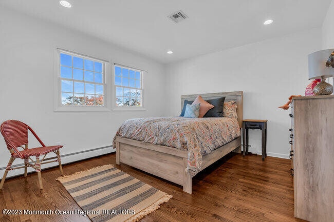 Building Photo - 809 W Lk Dr