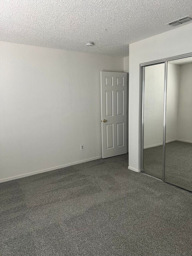 Building Photo - NICE 3 BEDROOM HOME IN CITRUS HEIGHTS!