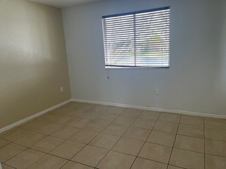 Building Photo - 2819 SE 15th Rd