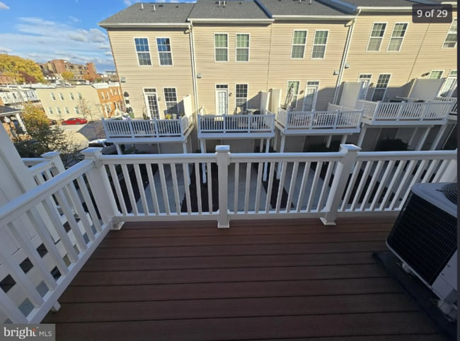 Building Photo - 3 Bedroom Beauty