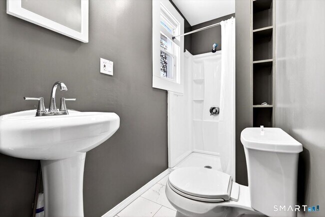 Building Photo - 408 East Ave