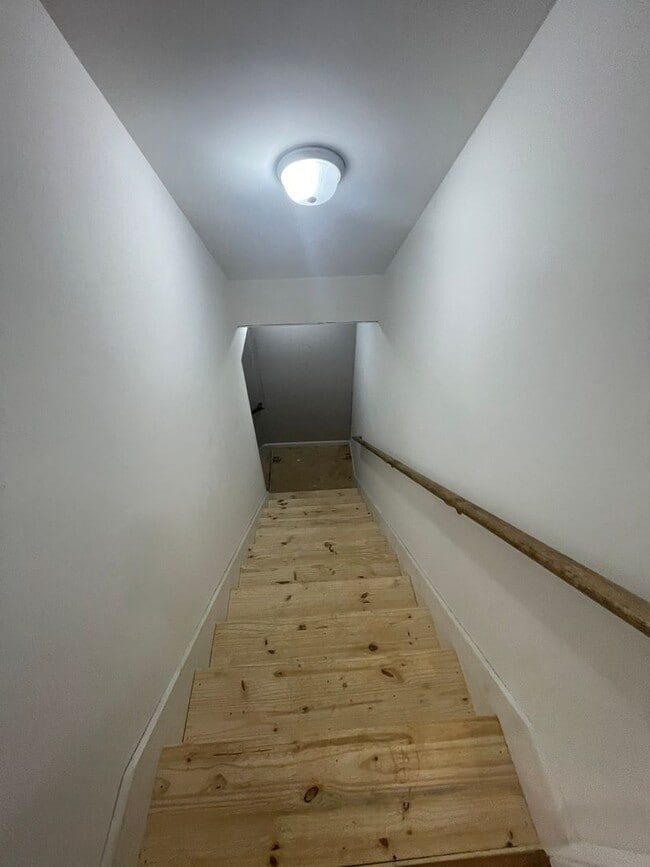 Building Photo - 350 Pinewood Cir