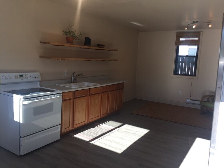 main room - 404 W Alder St