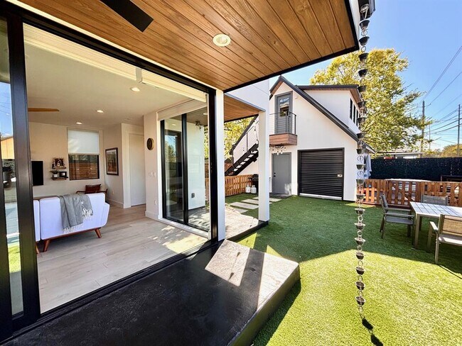 Building Photo - 1901 Hamilton Ave