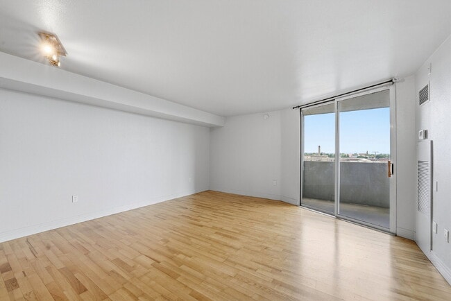 Building Photo - $1,545.95 with Free the first month's rent, 1 Bed - 1 Bath, Condo in Denver with Washer and Dryer!