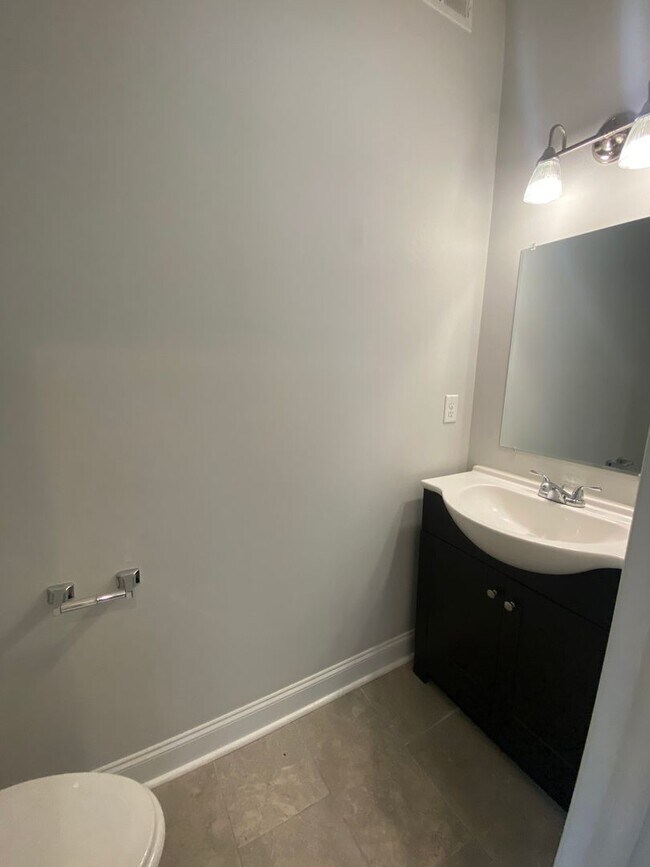 Building Photo - 4 BR, 2 BA, 2 Car Garage | Close to Chattanooga, Volkswagen, FedEx, & Amazon