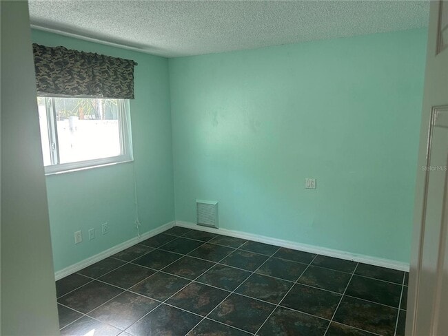 Building Photo - 10845 Del Prado Dr E