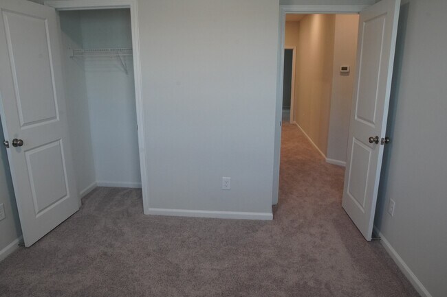 Building Photo - 2709 Hunter Woods Dr