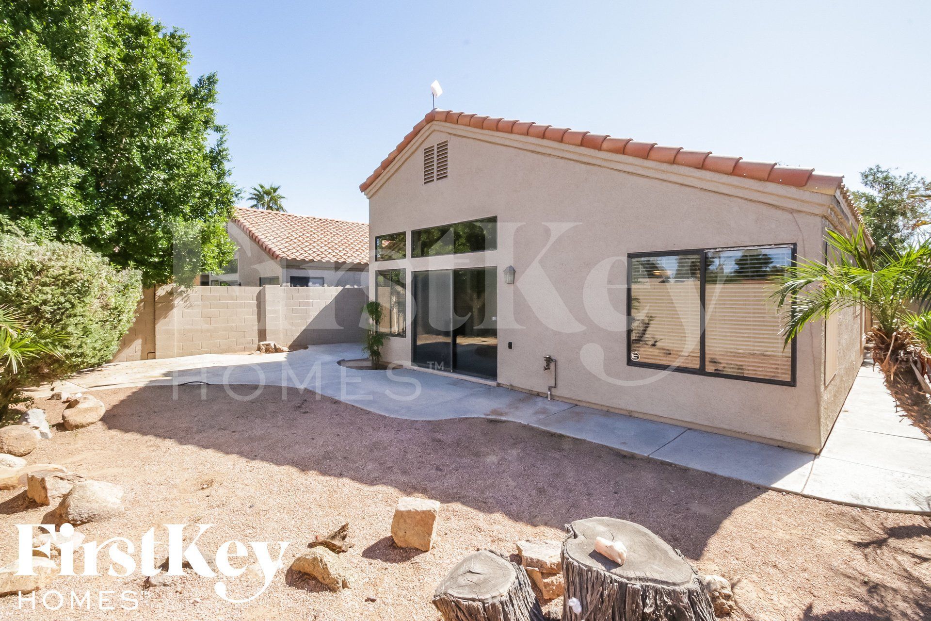 Building Photo - 306 E Vaughn Ave