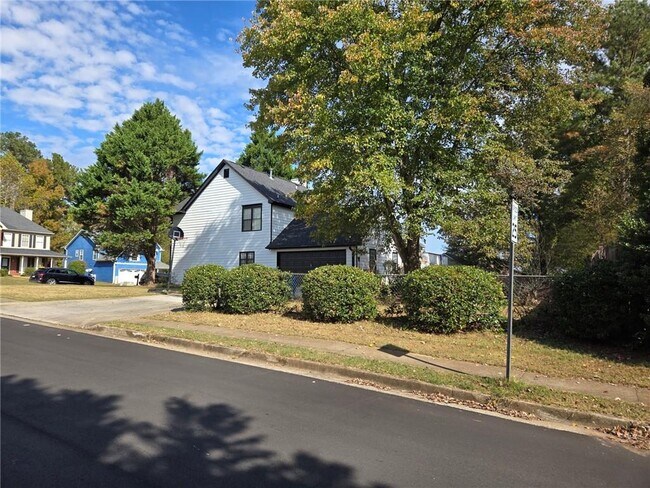 Building Photo - 3243 Oak Vista Way SW