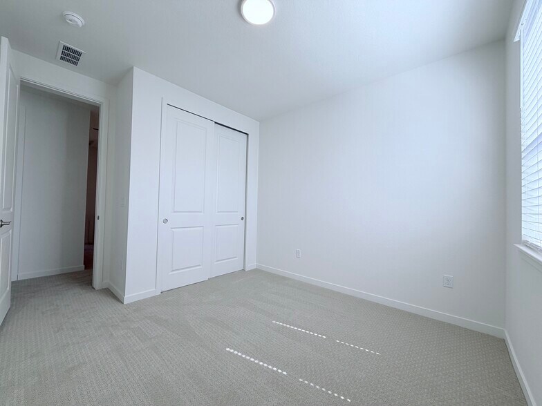 Building Photo - 4022 Ascend Grv