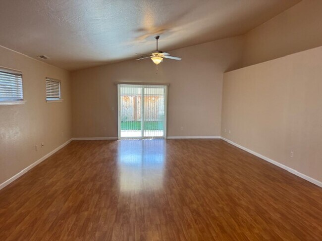 Building Photo - SINGLE LEVEL HOME IN CP/ ON QUIET CULDESAC