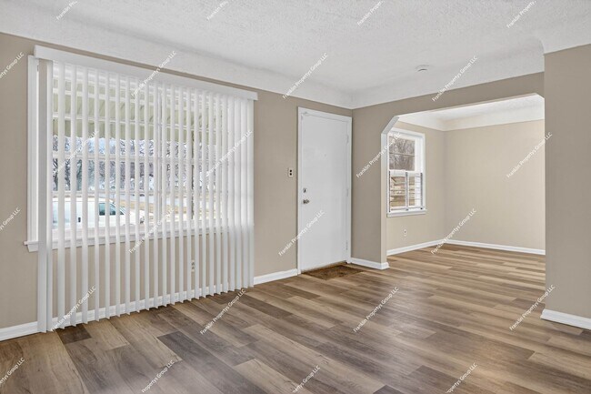 Building Photo - Charming Recently Renovated 3-Bedroom Bungalow in Detroit!