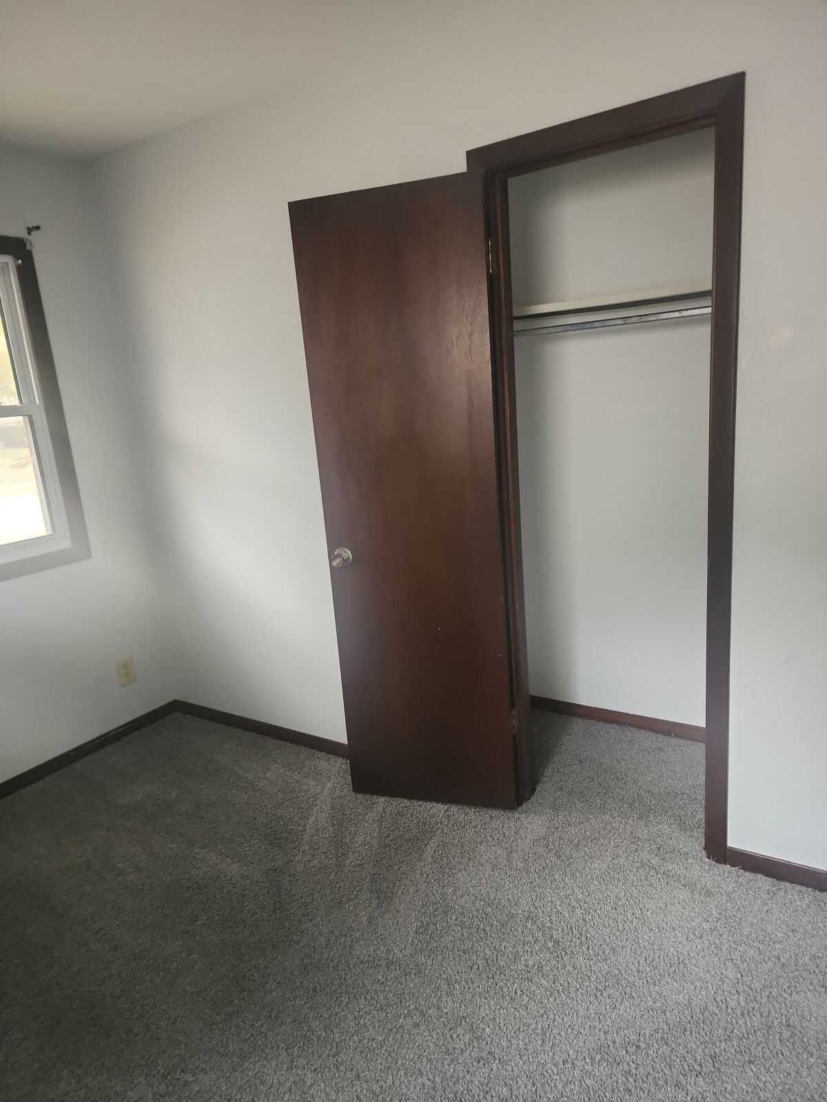 Building Photo - 1765 Valley Dr