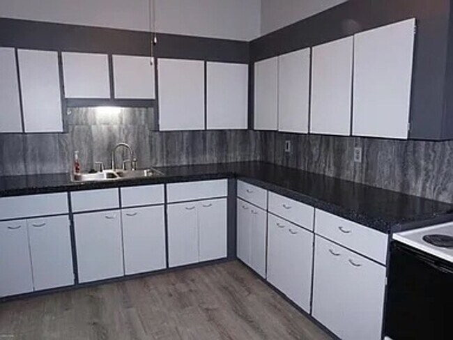 Building Photo - 317 S Clinton Ave