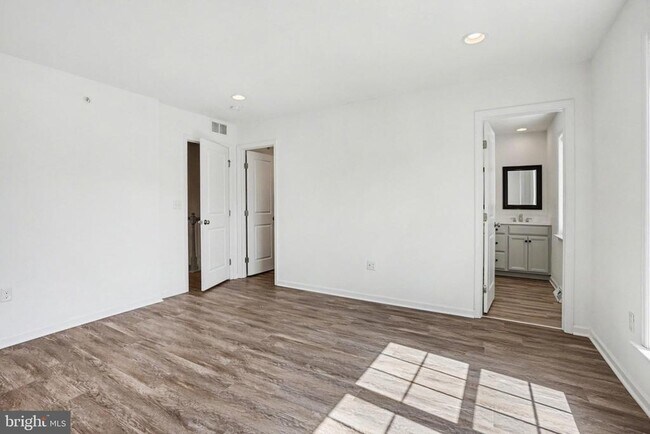 Building Photo - 205 Hoke Farm Way