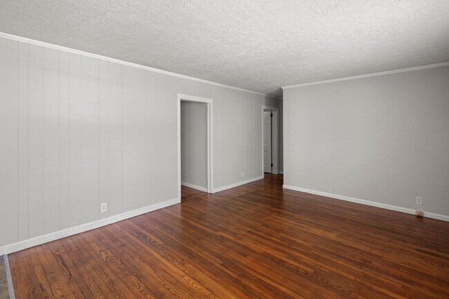Building Photo - West Asheville Apartment - One Bedroom Plus Office