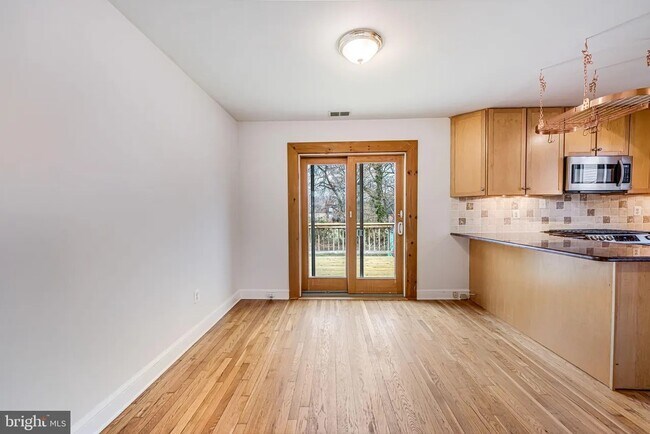Building Photo - 2957 Strathmeade St