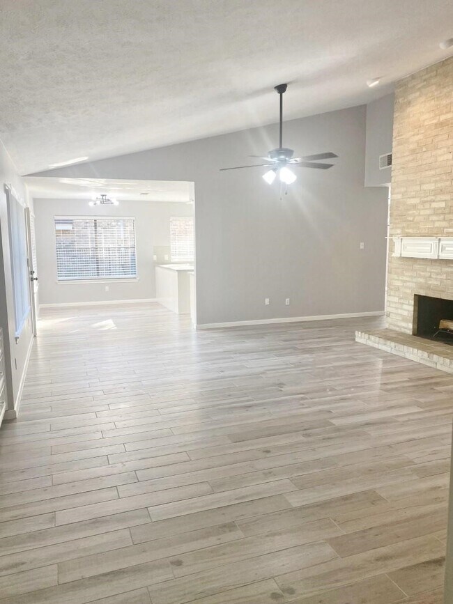 Building Photo - 2338 Brookdale Dr