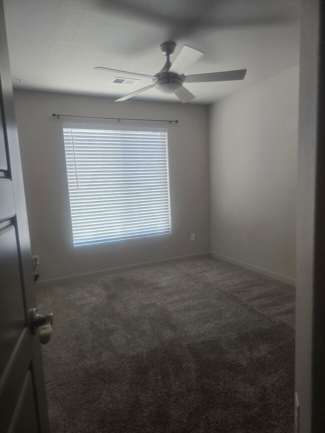 Building Photo - Beautiful home available now!