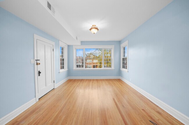 Building Photo - 4239 W Melrose St