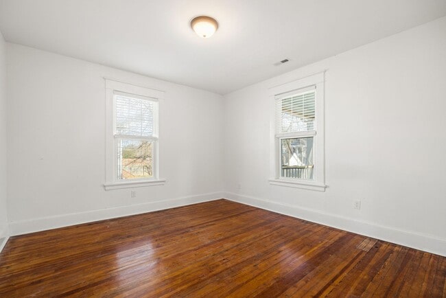 Building Photo - Spacious Corner-Lot Home on Carolina Ave