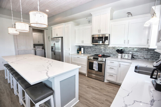 Building Photo - 927 Palm Ridge Dr
