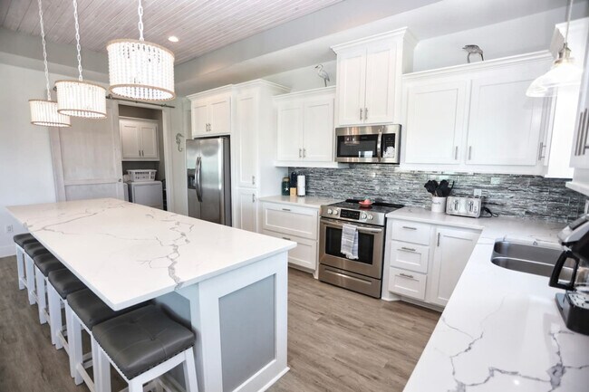 Building Photo - 939 Palm Ridge Dr