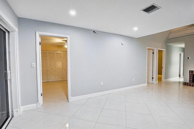 Building Photo - 9430 SW 49th St