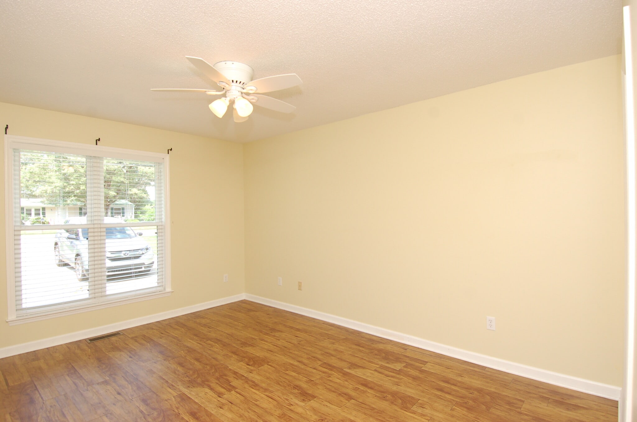 Building Photo - 705 S Hughes St