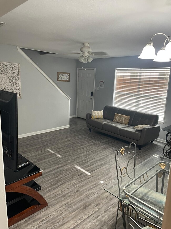 Building Photo - 1807 Treehouse Trail