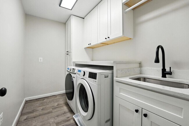 Building Photo - 11109 Ravine Dr