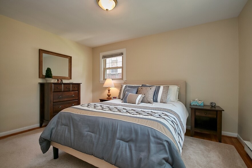 Big furniture fits easily - 805 23rd St S