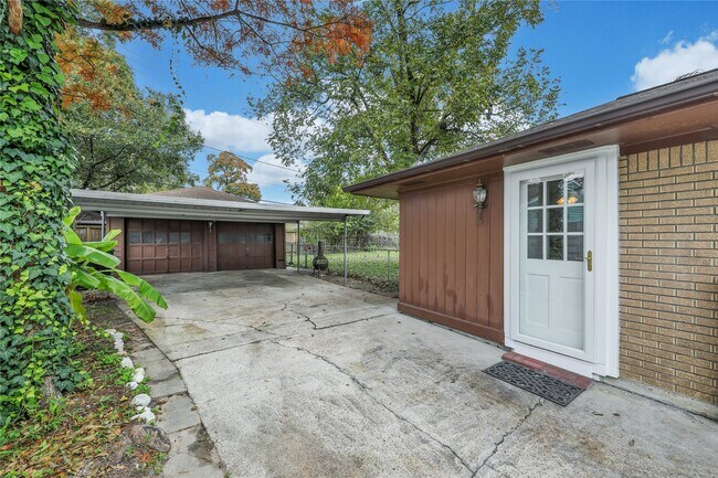 Building Photo - 1930 Brimberry St