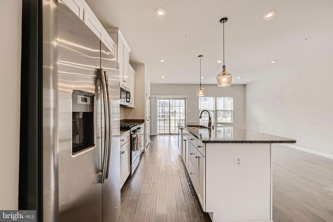 Building Photo - 2911 Stagg Ln