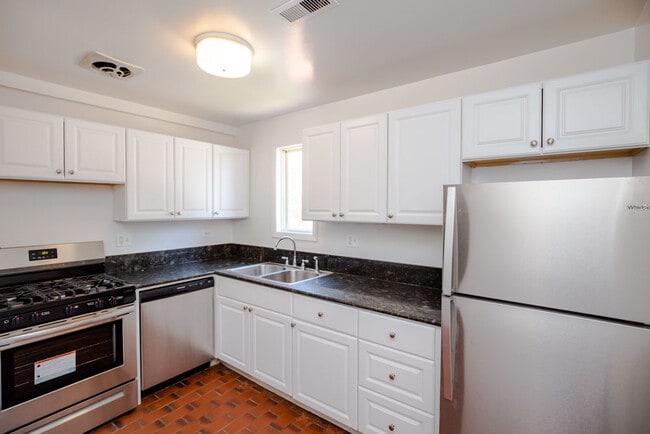 Building Photo - 1255 W Belden Ave