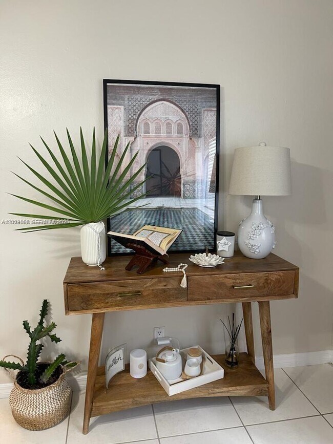 Building Photo - 4163 SW 67th Ave