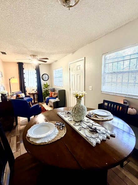 Building Photo - 704 W 13th St