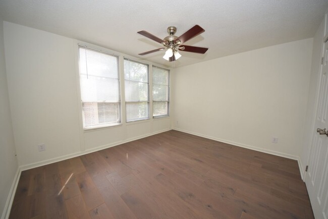 Building Photo - MUST SEE Luxury Condo in the heart of Midt...