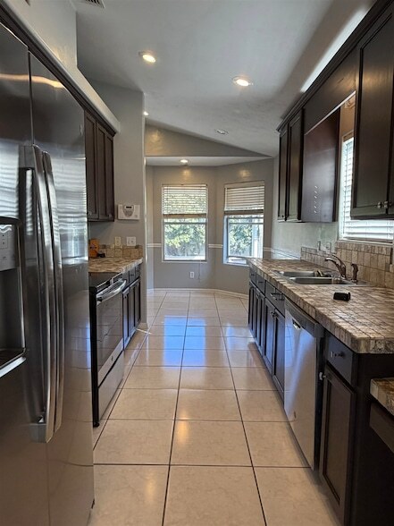 Building Photo - 4904 Park View Ct