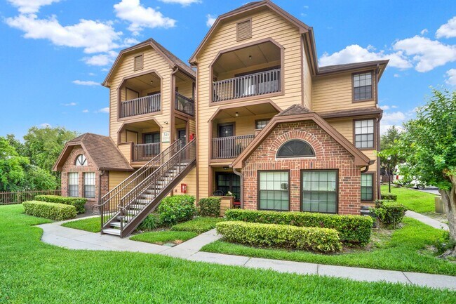 Building Photo - 1/1 Condo in Gated Lakefront Community of Altamonte Springs!