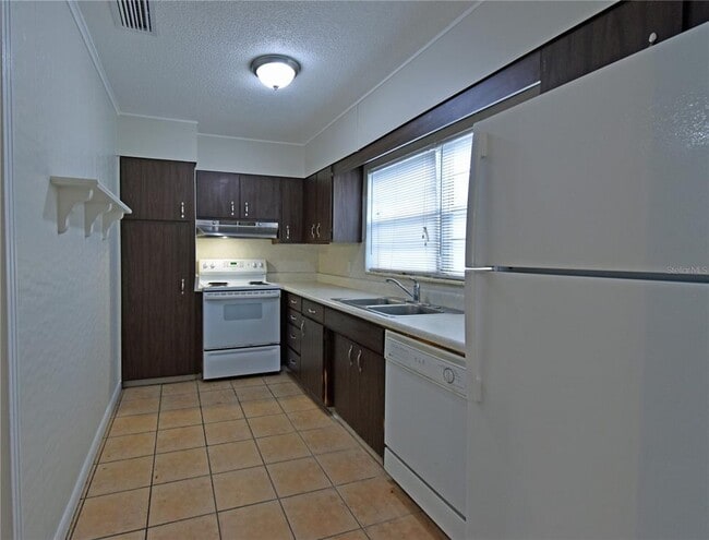 Building Photo - 12422 N Howard Ave